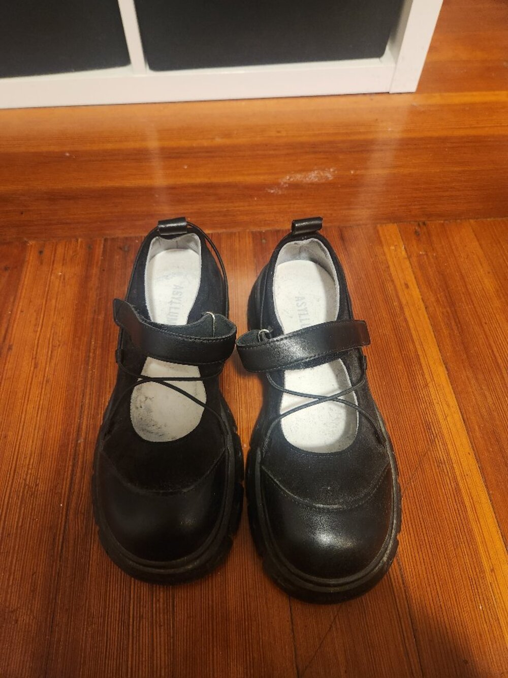 Asyllum Avery Mary Jane Sneakers 8.5
